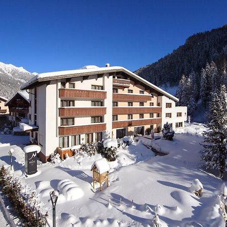 "Quality Hosts Arlberg" Hotel Garni Moessmer Sankt Anton am Arlberg Exterior photo