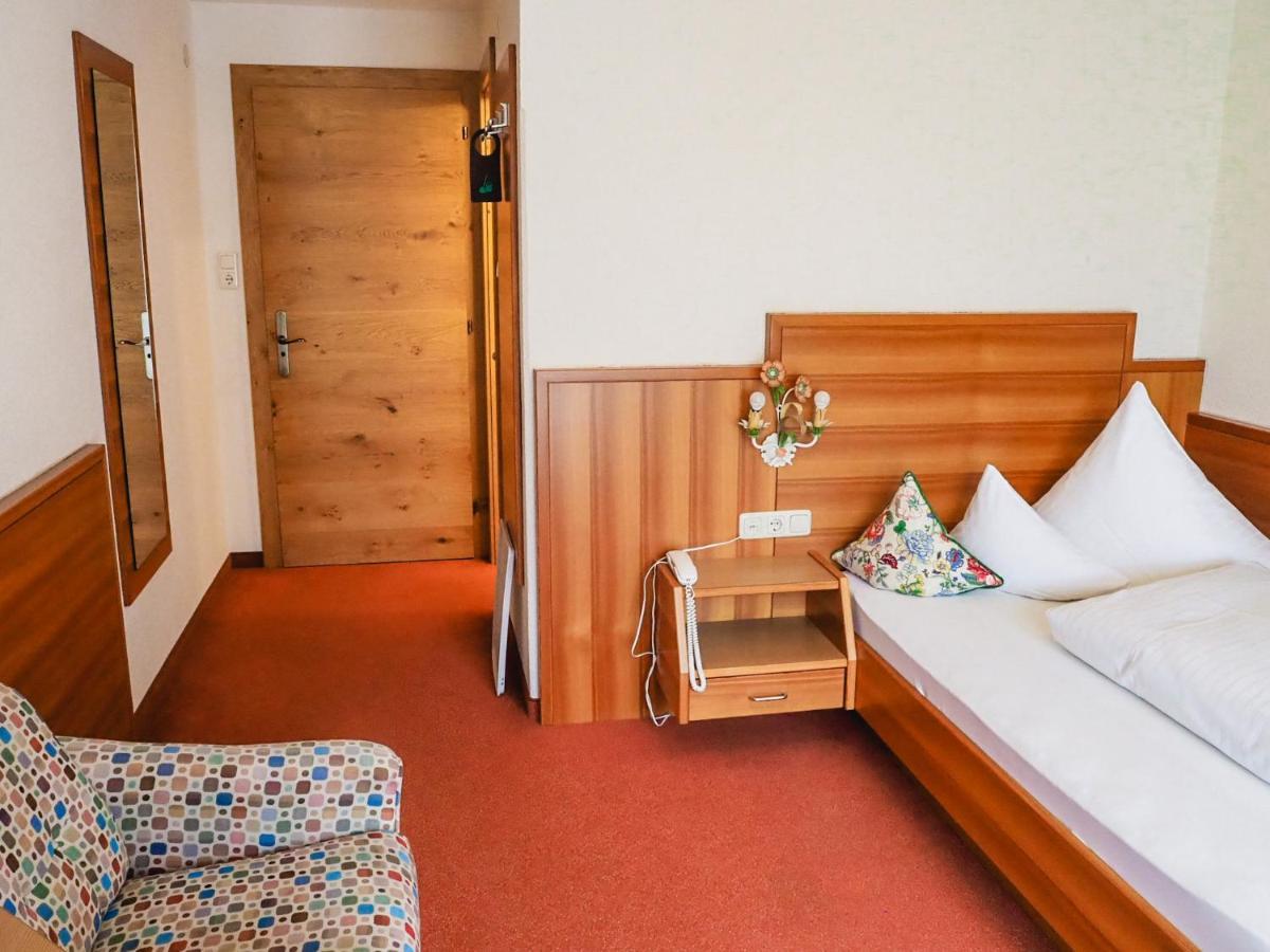 "Quality Hosts Arlberg" Hotel Garni Moessmer Sankt Anton am Arlberg Exterior photo