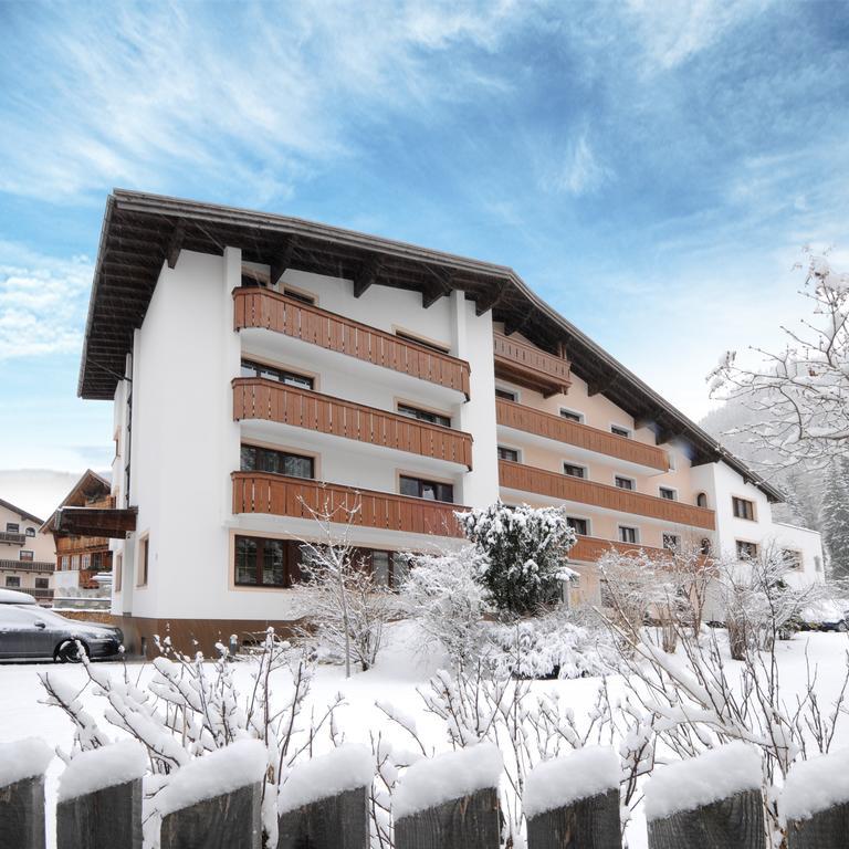 "Quality Hosts Arlberg" Hotel Garni Moessmer Sankt Anton am Arlberg Exterior photo