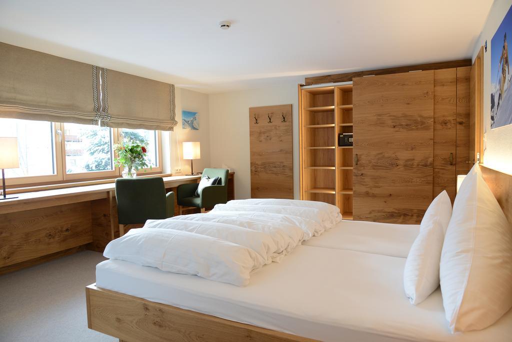 "Quality Hosts Arlberg" Hotel Garni Moessmer Sankt Anton am Arlberg Exterior photo