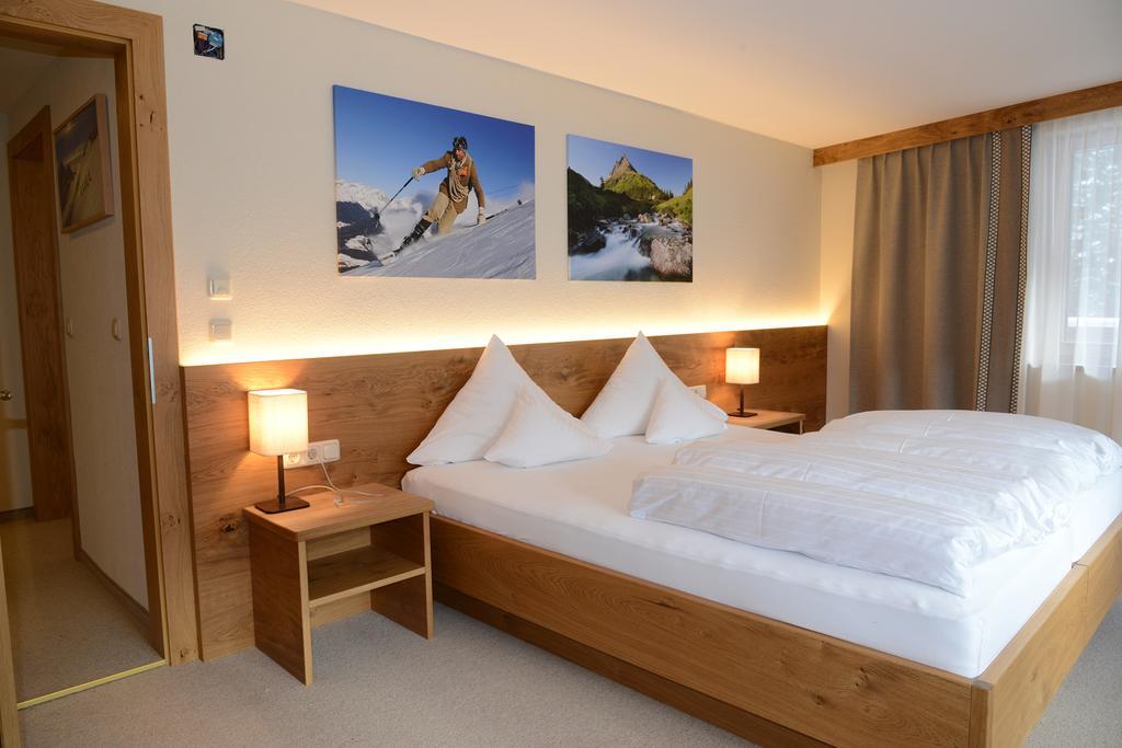 "Quality Hosts Arlberg" Hotel Garni Moessmer Sankt Anton am Arlberg Exterior photo