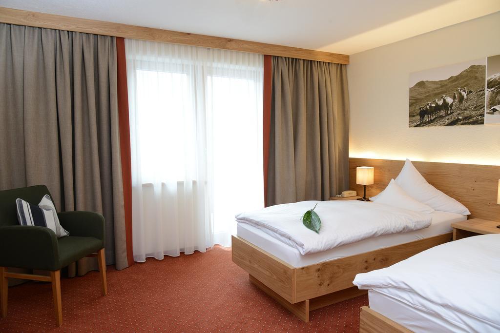 "Quality Hosts Arlberg" Hotel Garni Moessmer Sankt Anton am Arlberg Exterior photo