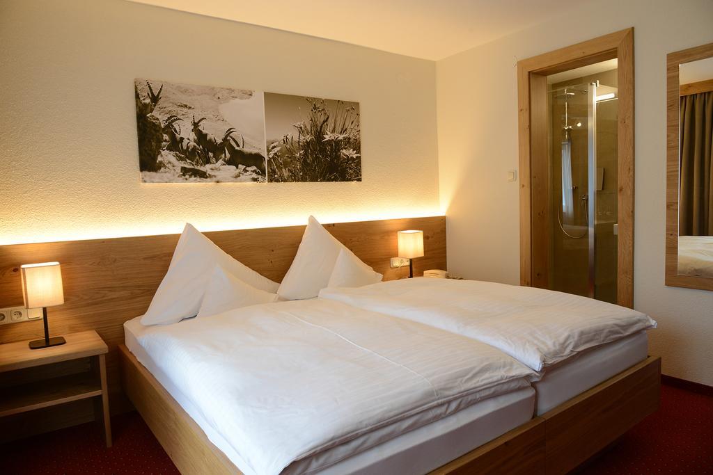 "Quality Hosts Arlberg" Hotel Garni Moessmer Sankt Anton am Arlberg Exterior photo