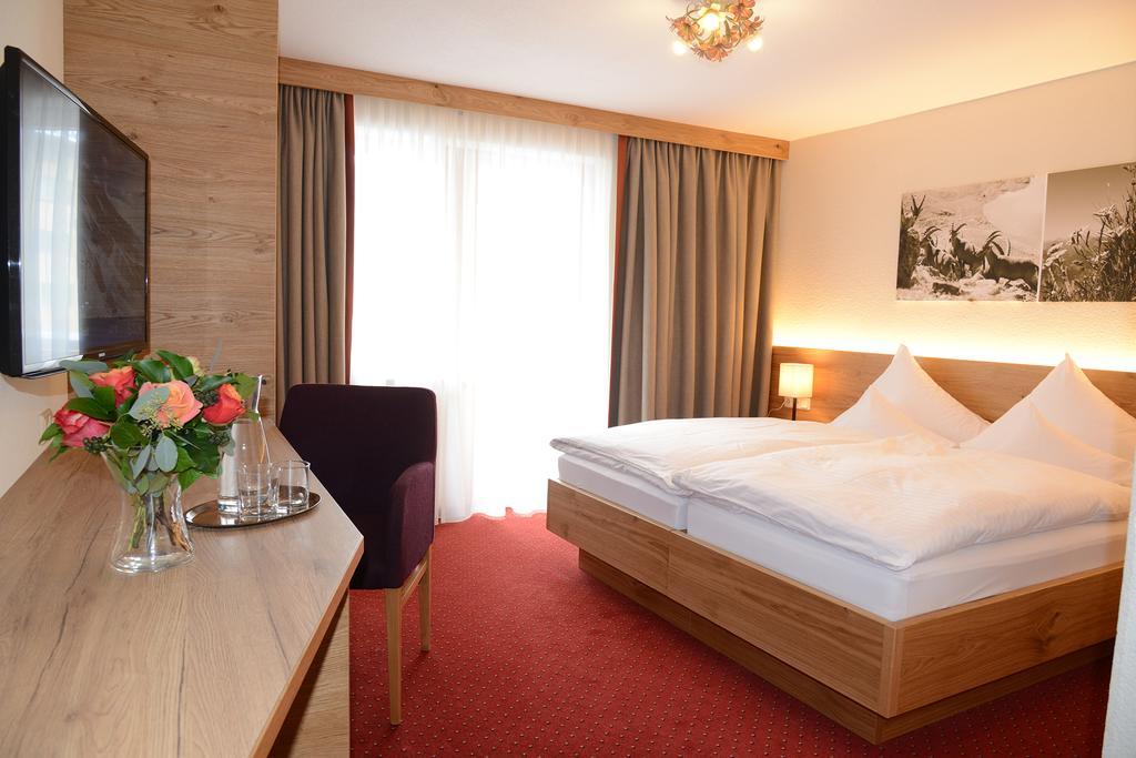 "Quality Hosts Arlberg" Hotel Garni Moessmer Sankt Anton am Arlberg Exterior photo
