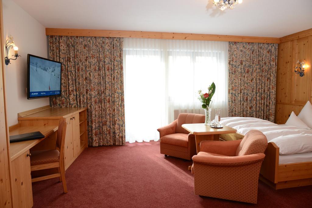 "Quality Hosts Arlberg" Hotel Garni Moessmer Sankt Anton am Arlberg Exterior photo