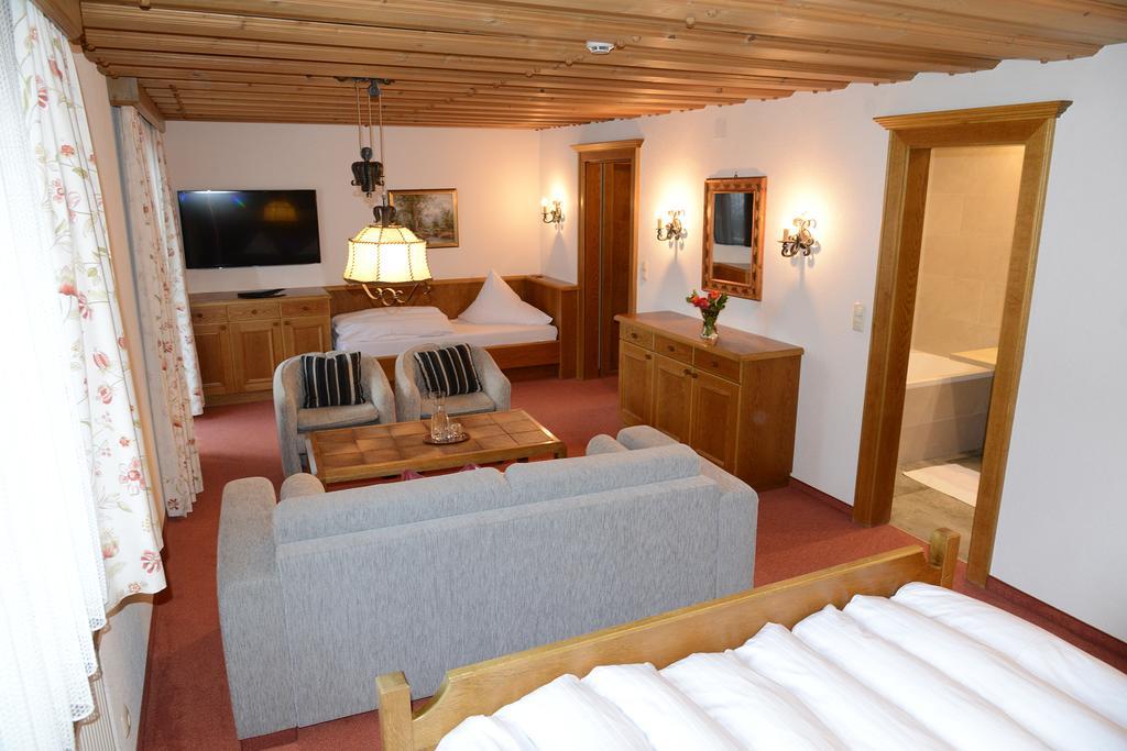 "Quality Hosts Arlberg" Hotel Garni Moessmer Sankt Anton am Arlberg Exterior photo