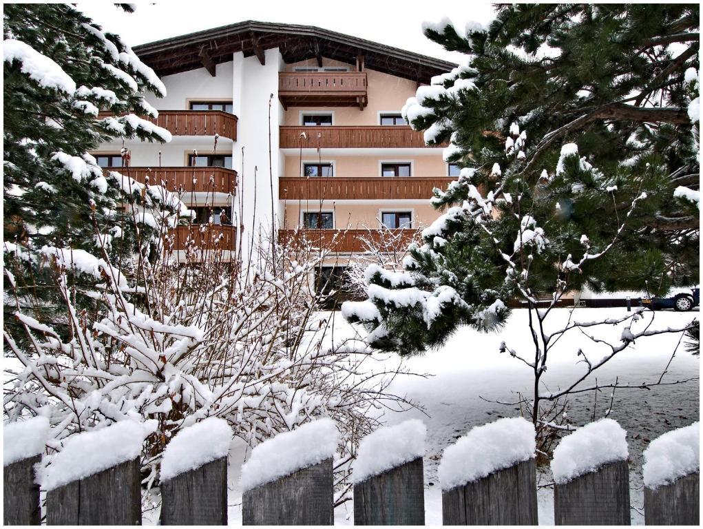 "Quality Hosts Arlberg" Hotel Garni Moessmer Sankt Anton am Arlberg Exterior photo