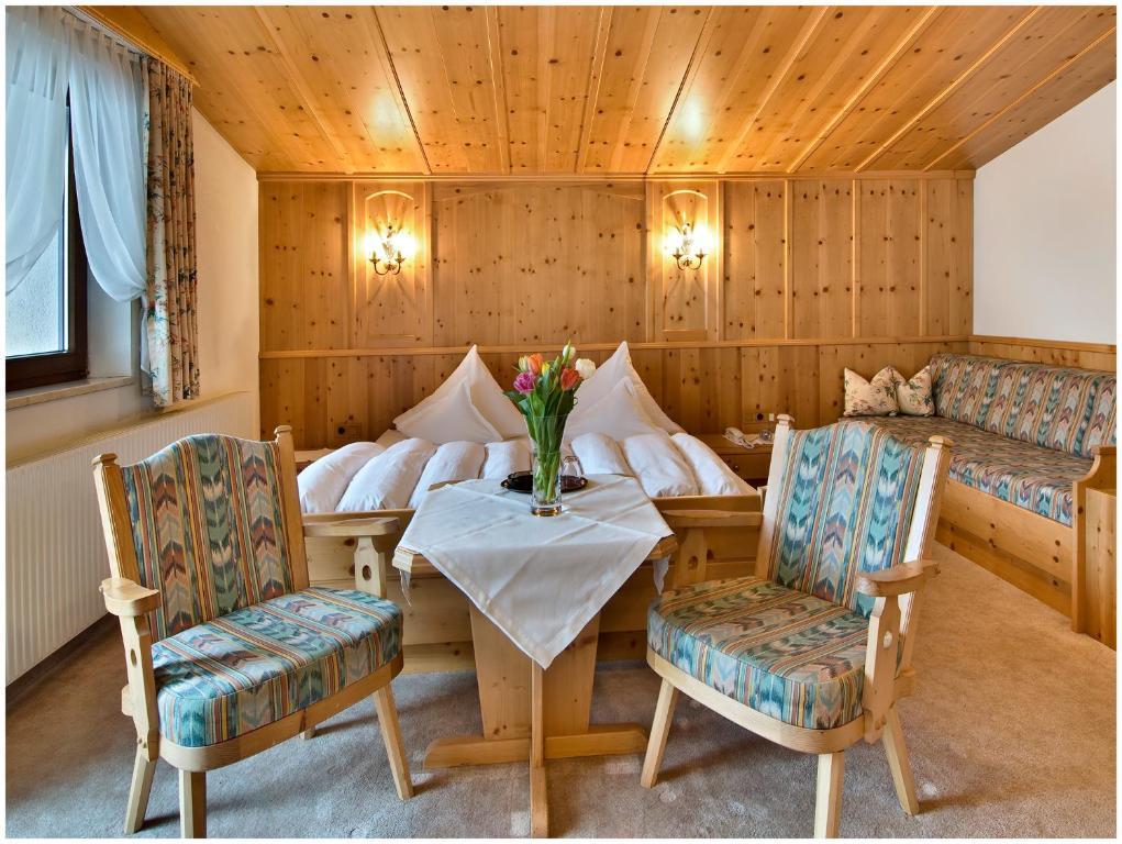 "Quality Hosts Arlberg" Hotel Garni Moessmer Sankt Anton am Arlberg Exterior photo