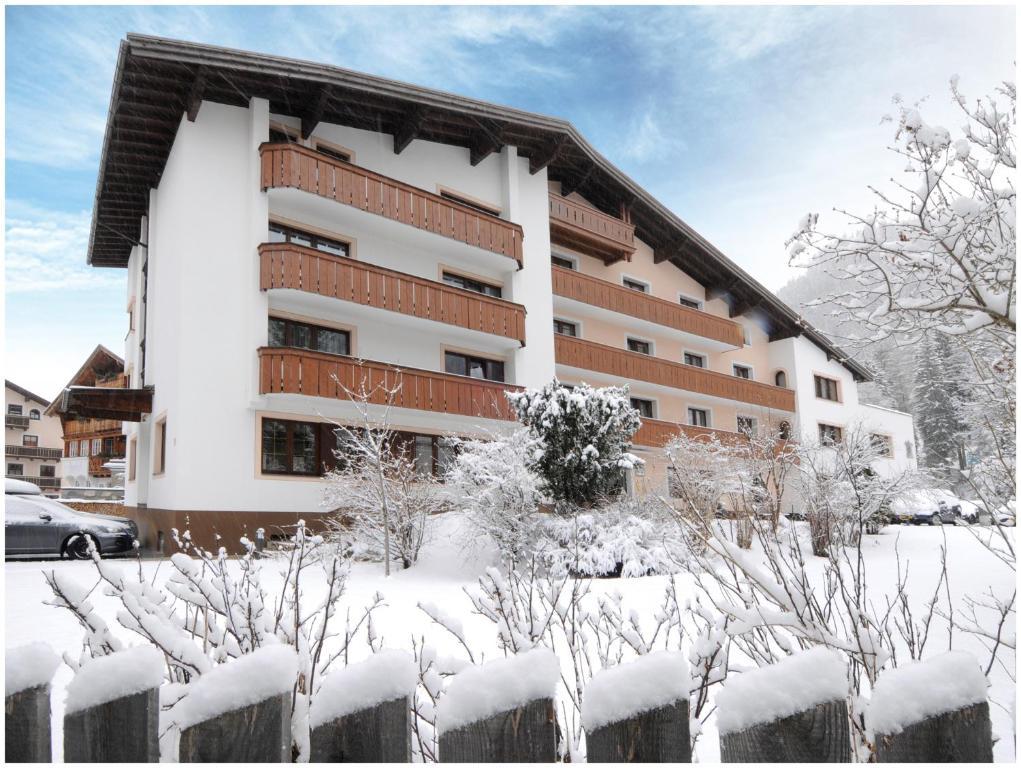 "Quality Hosts Arlberg" Hotel Garni Moessmer Sankt Anton am Arlberg Exterior photo