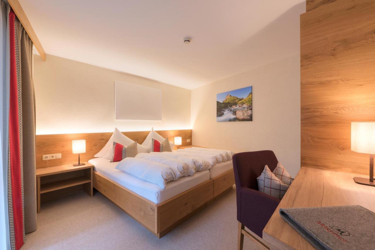 "Quality Hosts Arlberg" Hotel Garni Moessmer Sankt Anton am Arlberg Exterior photo