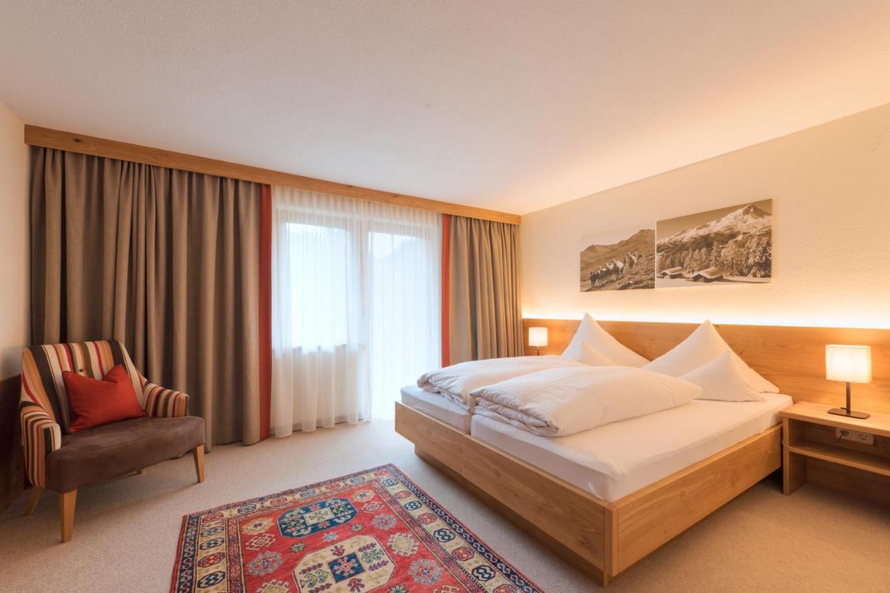 "Quality Hosts Arlberg" Hotel Garni Moessmer Sankt Anton am Arlberg Exterior photo